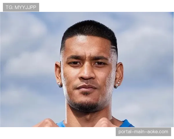 特写聚焦：西汉姆联门将阿雷奥拉连续三次神扑力保球门不失